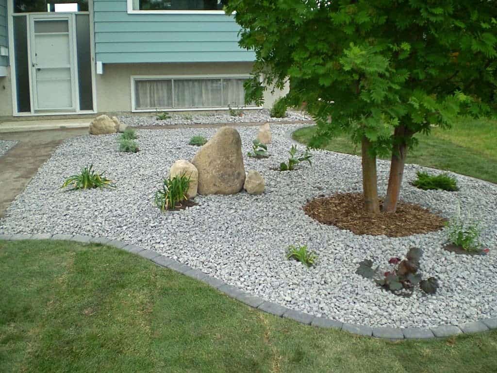 Jardim com pedras